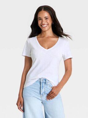 Women's Short Sleeve Iconic V-Neck T-Shirt - Universal Thread White Size XL